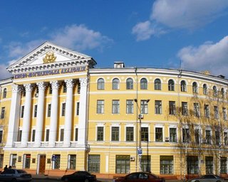 Студенты Киево-Могилянской академии ставят палатки на Контрактовой площади