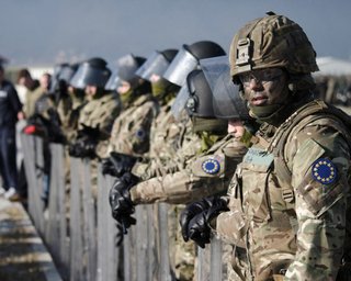 "Стріляти у відповідь чи тікати": скільки миротворців можуть прибути до України, — ЗМІ