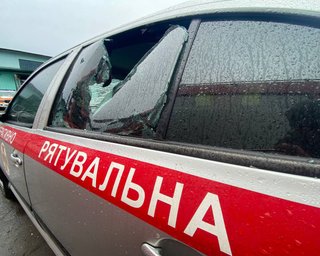Є загиблий та поранені: ЗС РФ другий день поспіль обстрілюють пожежні частини у Херсоні (відео)
