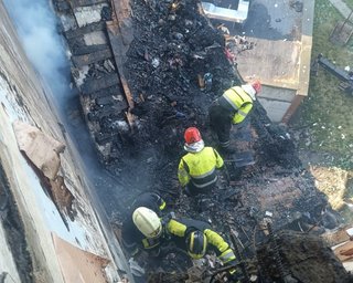 Убило у власній квартирі: РФ обстріляла житлові квартали Херсона, є жертви (фото)