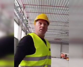 "Путін чекає на тебе": поляк напав на українських колег на заводі, поліція розпочала розслідування (відео)