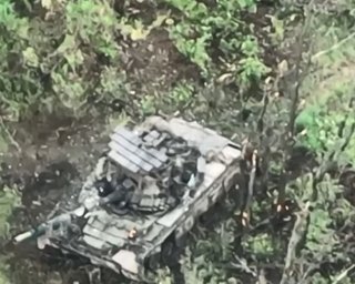 На металлолом: ВСУ уничтожили российский танк Т-80 РФ под Бахмутом (видео)