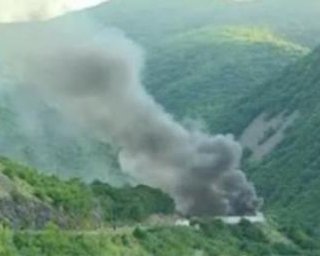 В Косово военные KFOR попытались снести сербские баррикады