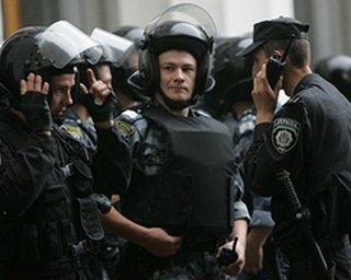 Милиция усилила охрану здания ЦИК
