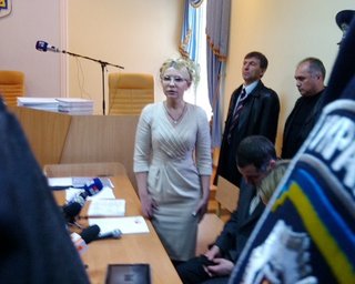 Тимошенко затягивает процесс по делу ЕЭСУ, - гособвинитель