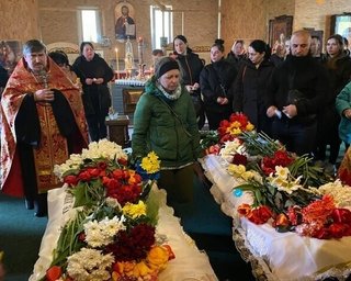 Трагедия в Умани: город попрощался с двумя погибшими во время ракетного обстрела детьми (фото)
