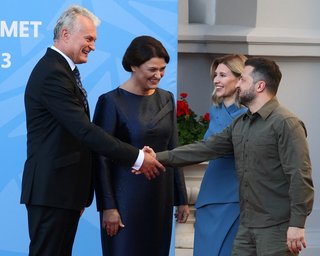 Підготовка пілотів на F-16 та ще більше Patriot: про що Зеленський домовився у Вільнюсі (відео)