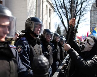 Депутат Партии регионов сообщила, кто закидал женщин-депутатов снежками