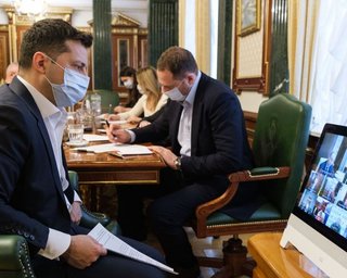 Украине необходимо разработать систему "паспортов вакцинации", – Зеленский