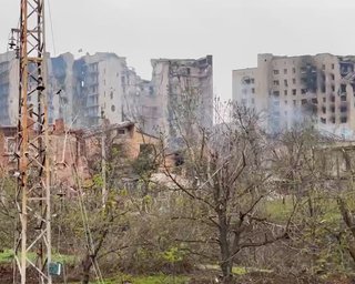 Отошли из центра: бойцы ВСУ в Бахмуте заняли новые позиции западнее ж/д полотна, — СМИ (видео)