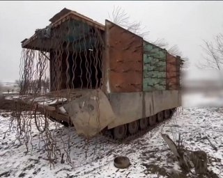 Російські пропагандисти похвалилися "лютою" БМП з волохатим "мангалом" (фото)