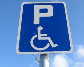 В Украине на автостоянках выделят бесплатные места для инвалидов