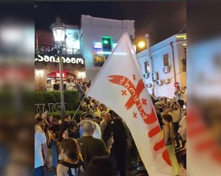"Долой гнилую империю России": в Грузии вспыхнули протесты из-за скандала с россиянками на свадьбе местных (видео)