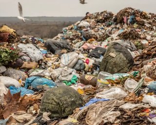 ЗС РФ спалювали тіла загиблих товаришів по службі на звалищі в Херсоні, — The Guаrdian (фото)