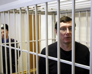 Яценюк: Луценко выйдет на свободу до конца месяца