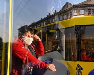 Что будет с Украиной, если водители, учителя и соцработники массово откажутся прививаться?