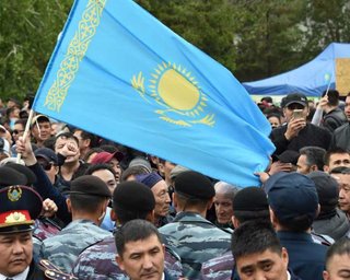 Нафта, газ, уран і влада. Що ділили в Казахстані