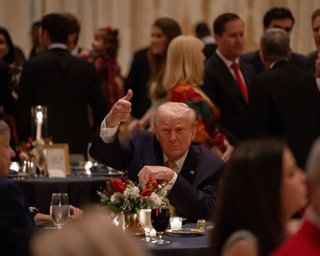 Ужин с отцом жены: ролик с мрачным Трампом стал хитом соцсетей