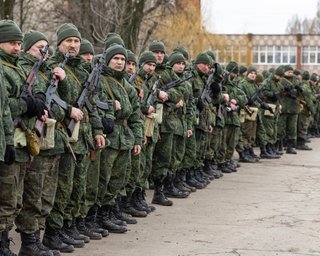 "Началась мобилизация": оккупанты решили призывать украинцев с помощью цифровых повесток