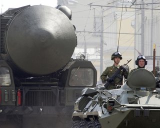 Вдарять сильніше: РФ обіцяє відповісти на обстріли західною зброєю