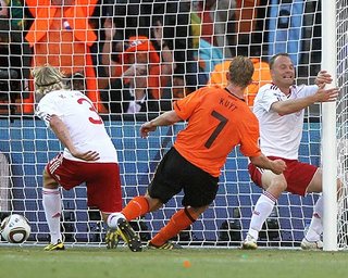 ЧМ-2010. Нидерланды обыграли Данию со счетом 2:0 