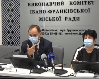 Мэр Ивано-Франковска обещает 1 млн грн учебному заведению, которое первым вакцинирует 100% сотрудников