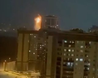 Взрывы в Воронеже: российская ПВО отражает одну из самых мощных атак дронов на город (видео)