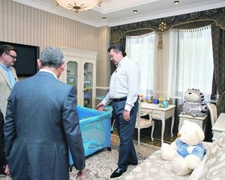 Янукович показал журналистам свежий ремонт в Межигорье