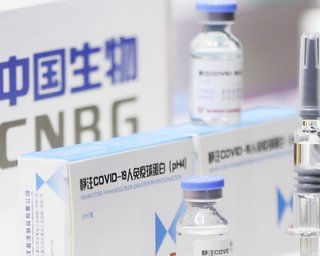 Испытано на арабах. Что за вакцину разработал Китай и почему тестирует ее на других