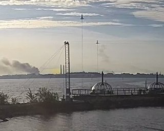 Дрони дісталися російського Санкт-Петербурга: у Кронштадті пожежа в районі порту, атаковано завод (відео)