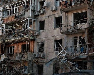 Массированный удар РФ по Киеву: разрушения более чем в 30 местах, число погибших вновь возросло
