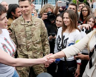 Первое интервью Надежды Савченко в аэропорту