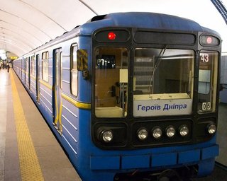 Найкраще автобусом: у Києві розповіли, що буде з метро після обстрілу РФ