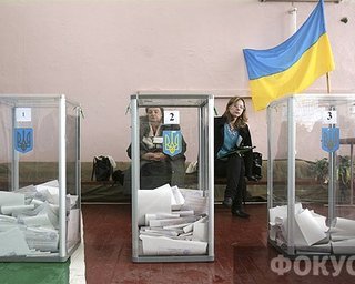 Наблюдатели вяло регистрируются на местные выборы