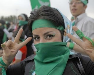 В Тегеране полиция разогнала акцию оппозиции слезоточивым газом