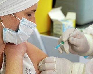 Медиков добавили в список профессий, для которых вакцинация обязательна, — Минздрав