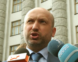 Турчинов издал указ о незаконности избрания нового премьера АРК