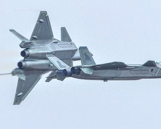 Гідний суперник із Китаю: порівняння винищувачів J-20 і F-22
