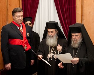 Януковичу вручили орден Святого Гроба Господня