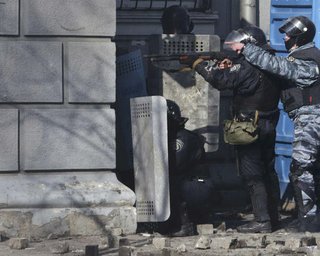 Cуд продлил арест "беркутовцев", обвиняемых в убийствах на Майдане