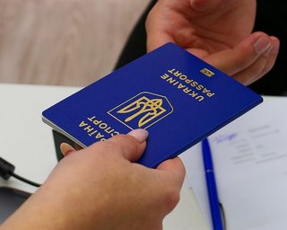 Не только штраф: украинцев предупредили о рисках, связанных с просроченным паспортом