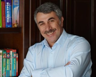 "Буду ждать активации чипа", - Комаровский привился от коронавируса (фото)