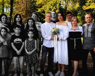 "Батьки вкладали все в дітей": бабуся вбитої РФ родини Воронових розповіла про загиблих