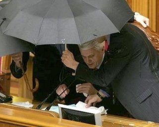 Литвин: после яичного шоу на ремонт Рады нужен миллион