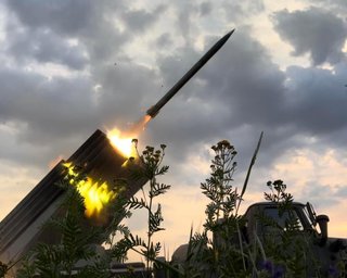 США відновили постачання Україні снарядів для HIMARS і 155-мм боєприпасів, — AP