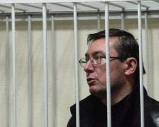 Суд оставил Луценко под стражей до 26 апреля