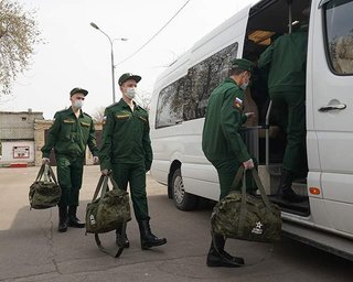 Помогают избежать мобилизации: в РФ вырос спрос на фальшивые удостоверения силовиков, – СМИ