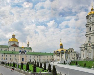 Слідом за Києво-Печерською лаврою: УПЦ МП можуть виселити з Почаєва