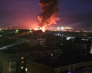 Россию атаковали дроны: взрывы были на заводах "Азот" и ПАО "Энергия" (видео)