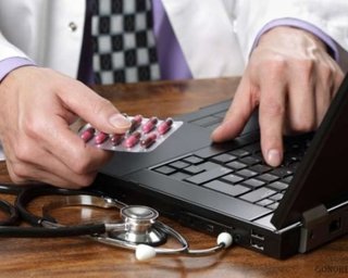 Правительство временно разрешило дистанционную торговлю лекарствами и запретило экспорт спирта